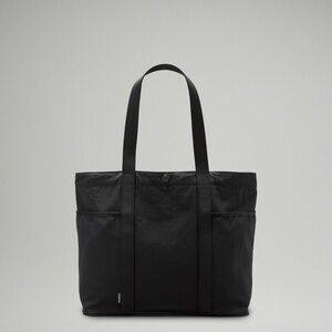 Lululemon Daily Multi-Pocket Tote Bag 20L